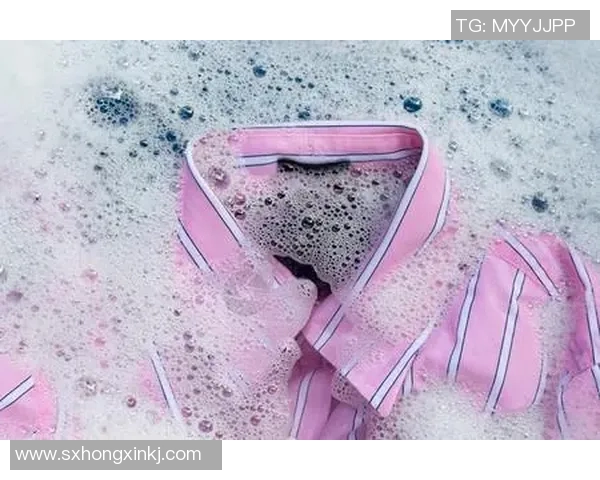 足球明星水洗短袖的正确清洗方法与保养技巧分享